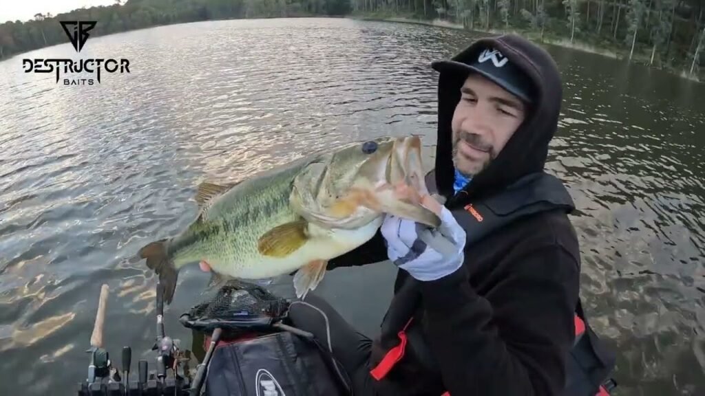 Pescando BLACK BASS, al primer lance con el  Chatterbait TRUENO...SIN CORTES... ¡¡¡ EN DIRECTO !!!!!